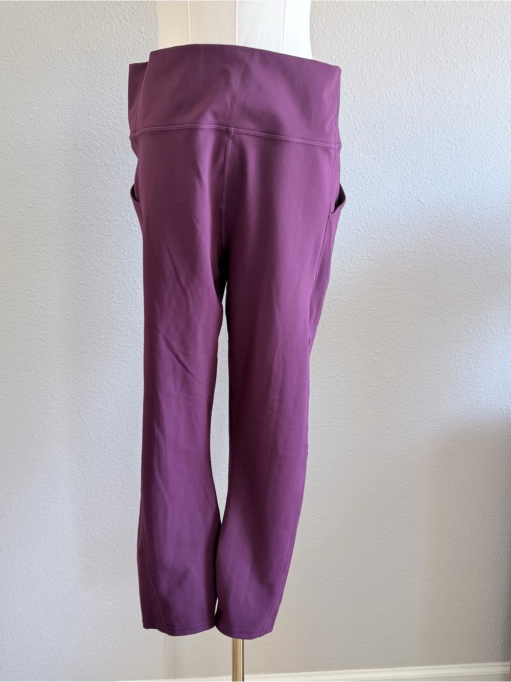 Pureluxe Fabletics Women’s XXL Plum/Purple Oasis High-Waisted 7/8 Leggings